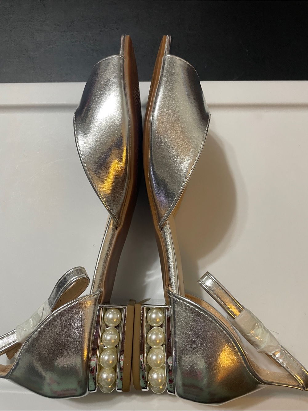 Dunion Silver open toe sling back pearl like design in heel, Sz. 8.5 NWT Unique